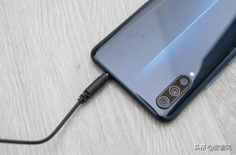 耳机不出声音怎么办（耳机一边没声音的原因及维修方法）