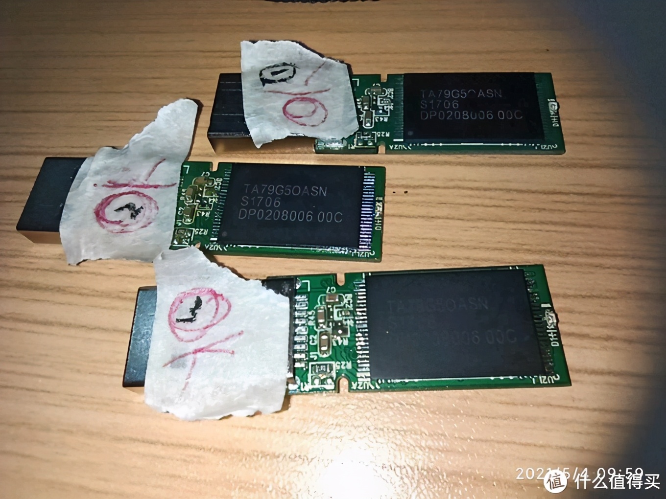固态硬盘做u盘（坏固态拆储存颗粒制作高速U盘）