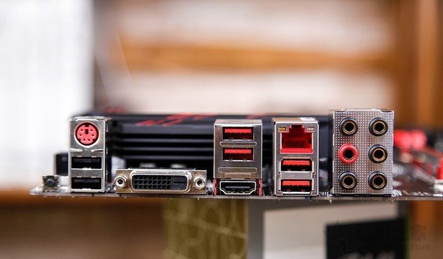 高性价比3A平台 五千元AMD锐龙R5-2600X配RX580游戏装机配置推荐