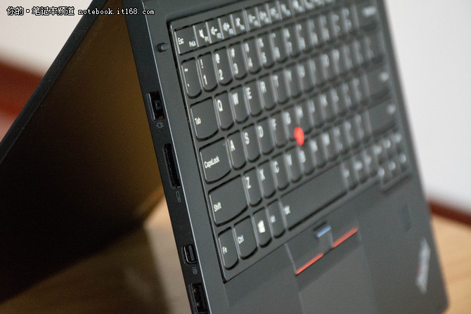 Thinkpad X1 Yoga外观体验：低调奢华