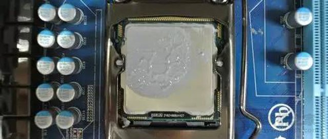 CPU硅脂作用是什么？CPU散热硅脂正确涂抹方法图解