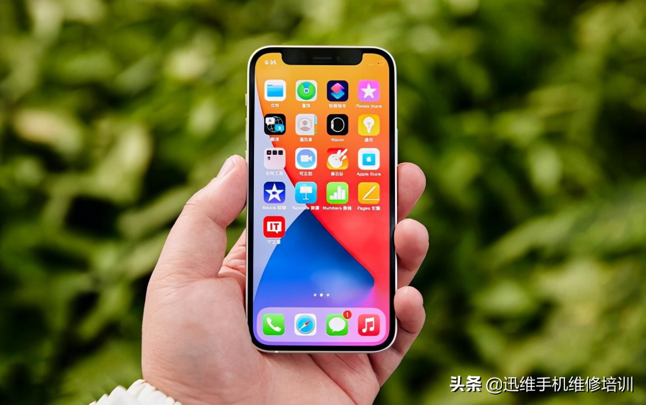 苹果手机充不进电怎么回事（自己修复iPhone充不进电）